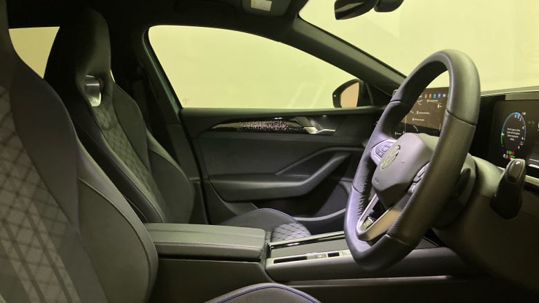 Volkswagen Passat 1.5 TSI eHybrid 272 R-Line 5dr DSG Estate